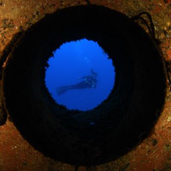 Diver exploring Wreck