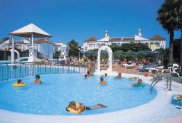 Cordial Green Golf apartments Pool