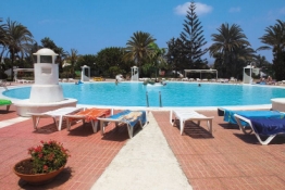 Cordial Sandy Golf Apartments Swimming pool photograph